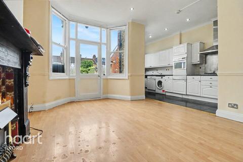 3 bedroom terraced house to rent, Mortlake Road, Ilford