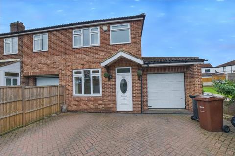 3 bedroom end of terrace house for sale, Blue Hill Crescent, Leeds, West Yorkshire