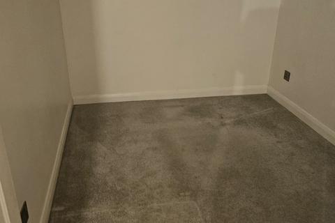 2 bedroom flat to rent, Yiewsley, West Drayton UB7