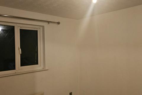 2 bedroom flat to rent, Yiewsley, West Drayton UB7
