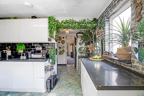 3 bedroom end of terrace house for sale, Oval Road North, Dagenham RM10