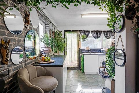 3 bedroom end of terrace house for sale, Oval Road North, Dagenham RM10