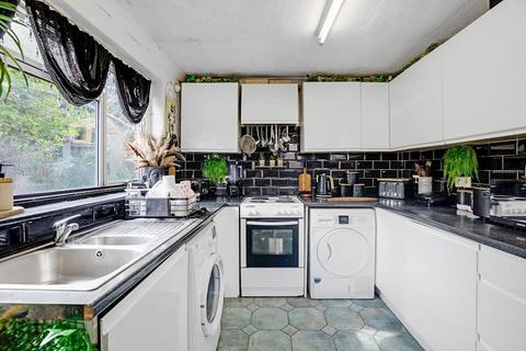 3 bedroom end of terrace house for sale, Oval Road North, Dagenham RM10