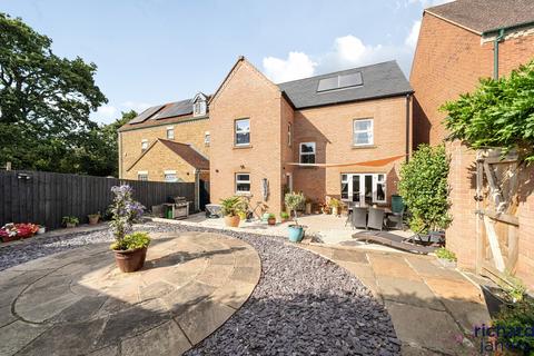 18 Collard Close, Swindon, SN1 7AS
