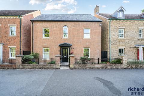 18 Collard Close, Swindon, SN1 7AS