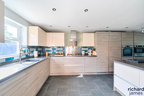 18 Collard Close, Swindon, SN1 7AS