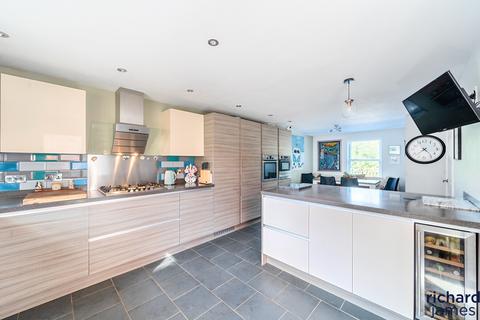 18 Collard Close, Swindon, SN1 7AS