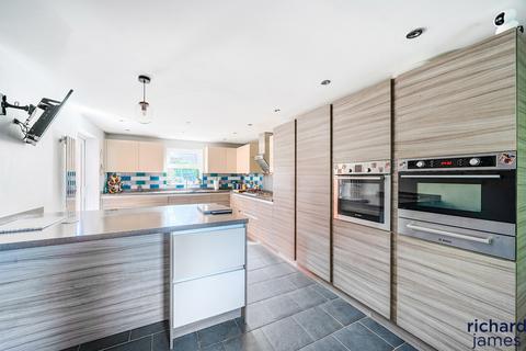 18 Collard Close, Swindon, SN1 7AS