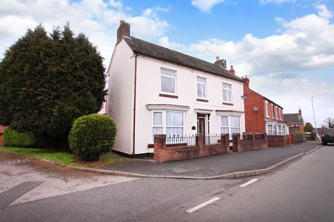 4 bedroom detached house for sale, Holly Road, Uttoxeter