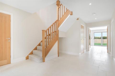 5 bedroom detached house for sale, Banbury Road, Gaydon