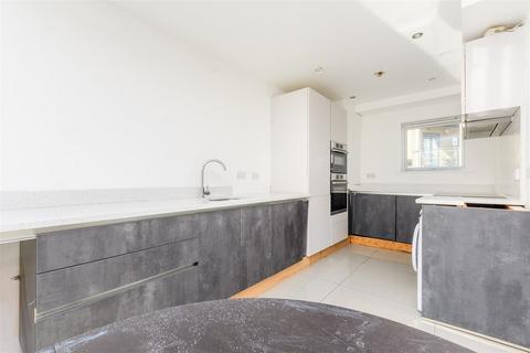 3 bedroom end of terrace house for sale, Courtyard Mews, Greenhithe, Kent