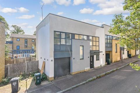 3 bedroom end of terrace house for sale, Courtyard Mews, Greenhithe DA9