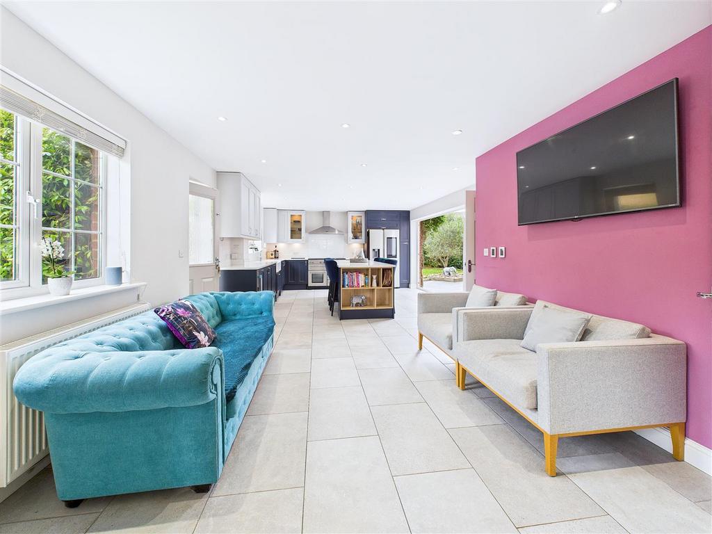 CAM04366 G0-PR0121-STILL028.jpg