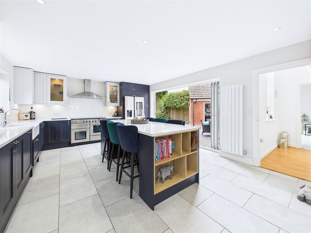 CAM04366 G0-PR0121-STILL029.jpg