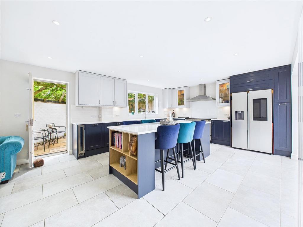 CAM04366 G0-PR0121-STILL030.jpg