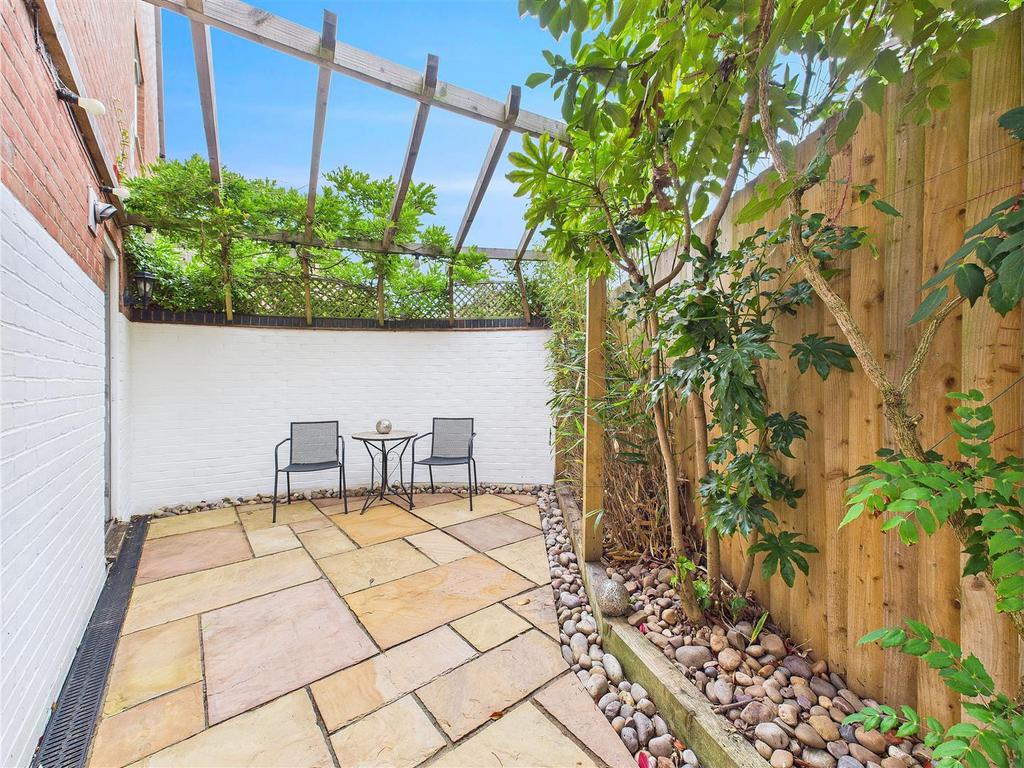 CAM04366 G0-PR0121-STILL036.jpg