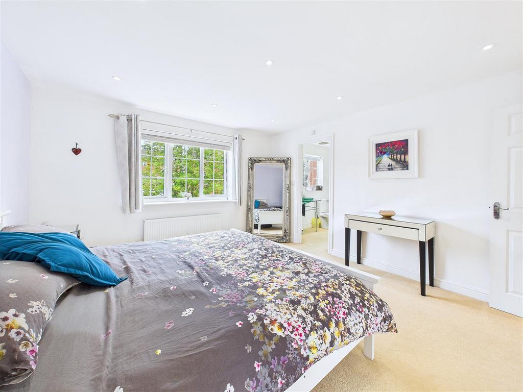 CAM04366 G0-PR0121-STILL003.jpg