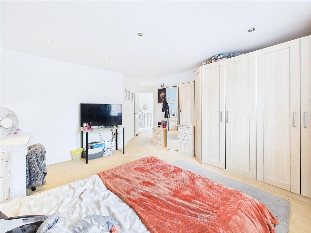 CAM04366 G0-PR0121-STILL016.jpg