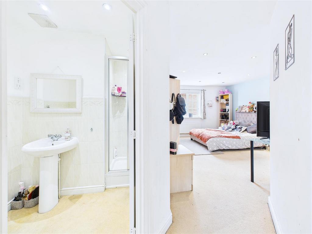 CAM04366 G0-PR0121-STILL014.jpg