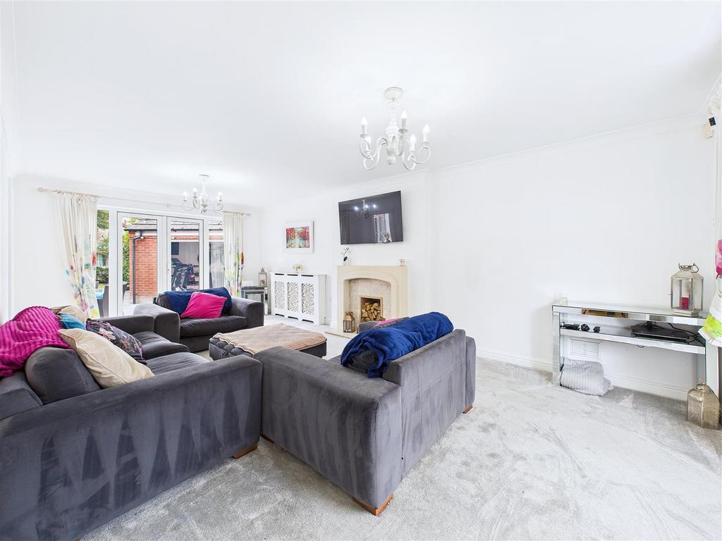 CAM04366 G0-PR0121-STILL021.jpg