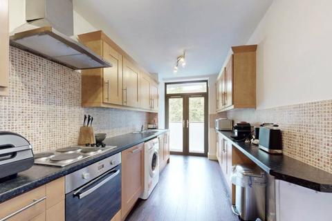 2 bedroom apartment for sale, Queen's Court, St John's Wood NW8