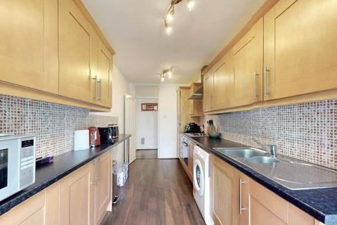 2 bedroom apartment for sale, Queen's Court, St John's Wood NW8