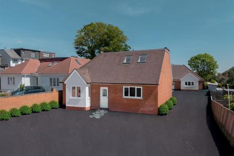 Peachtree Close, Hainault