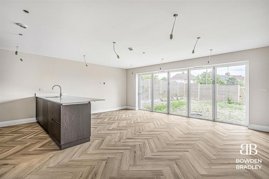 Kitchen / Lounge