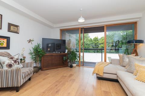 2/1, 2 Haggs Gate, Glasgow, G41 4BB