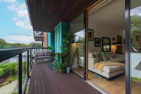 2/1, 2 Haggs Gate, Glasgow, G41 4BB