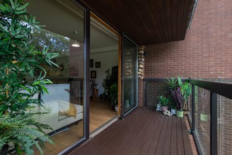 2/1, 2 Haggs Gate, Glasgow, G41 4BB