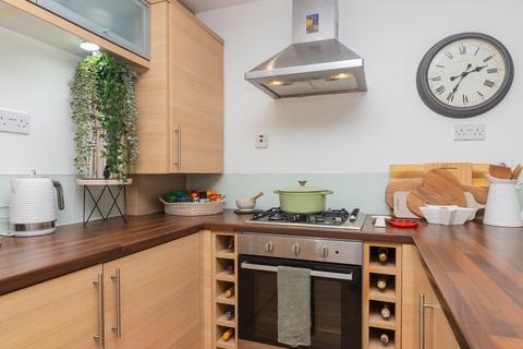 2/1, 2 Haggs Gate, Glasgow, G41 4BB