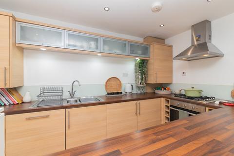 2/1, 2 Haggs Gate, Glasgow, G41 4BB