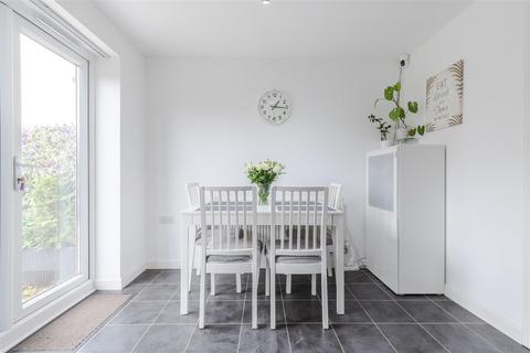 37 Harrier Close, Scunthorpe, DN16 3JR