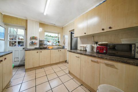 undefined, Mitcham, London, Surrey, CR4