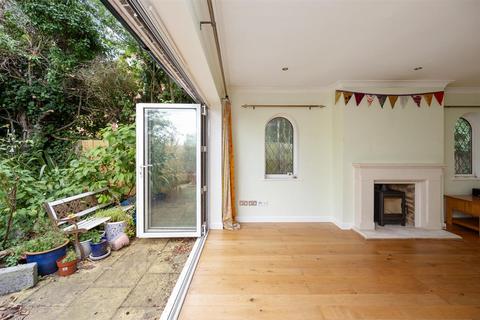 27 Beechwood Close, Brighton, BN1 8EP