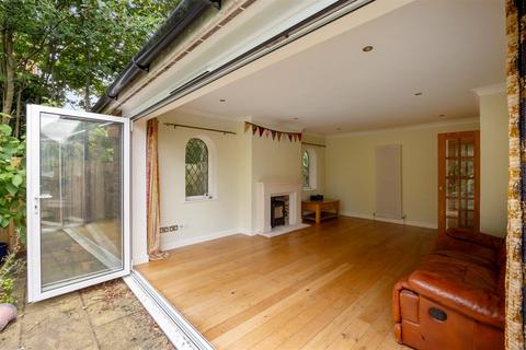 27 Beechwood Close, Brighton, BN1 8EP