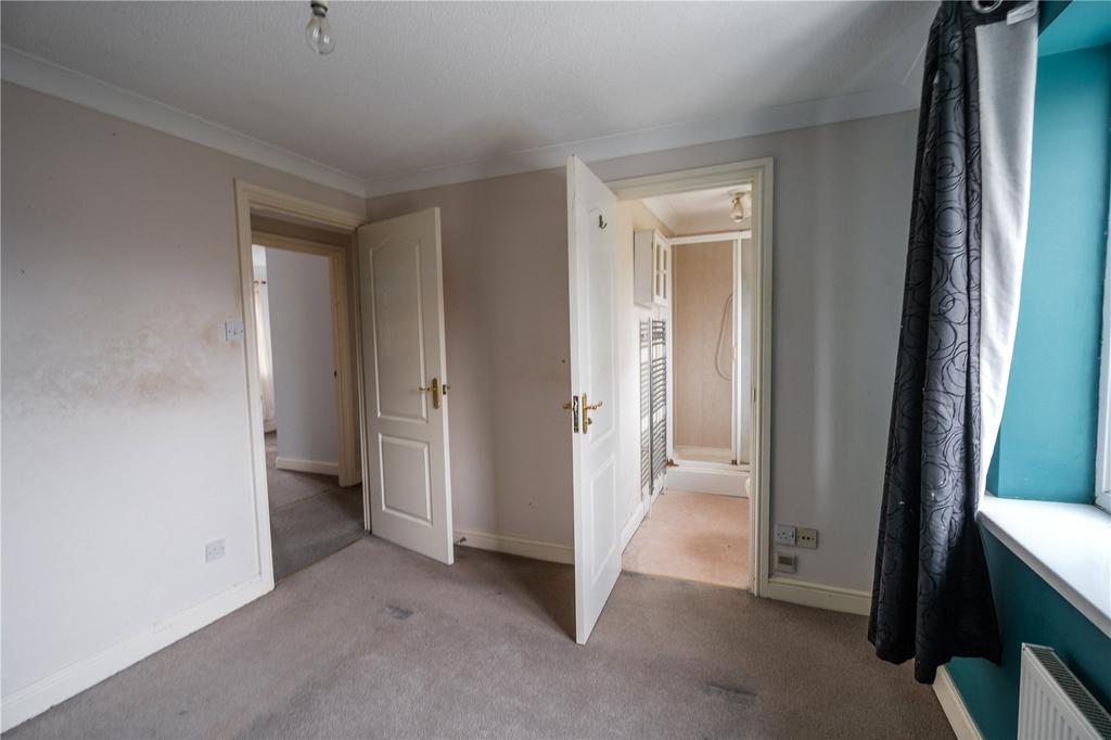 Bedroom 1 (2)