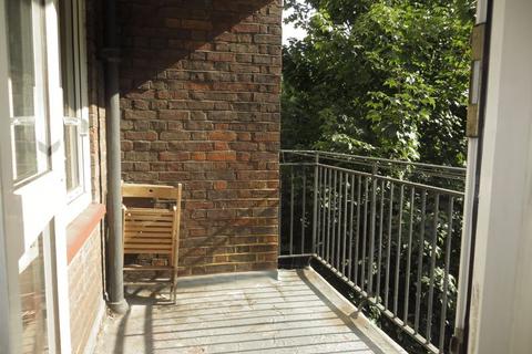 3 bedroom flat to rent, Hooke House, Gernon Road E3