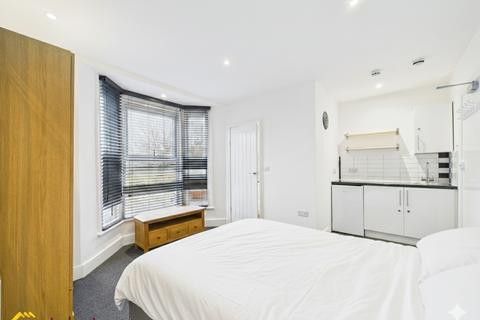 1 bedroom in a house share to rent, High Street, Aylesbury HP20