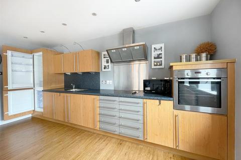 2 bedroom apartment to rent, Watermarque, Birmingham