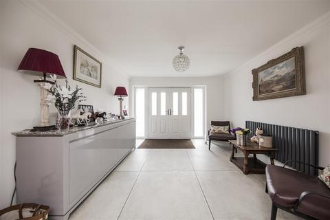 undefined, Hever Avenue, Sevenoaks TN15