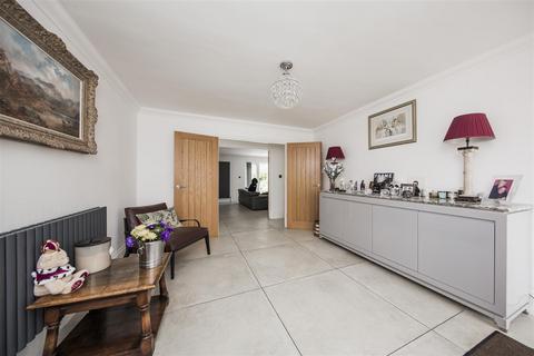 undefined, Hever Avenue, Sevenoaks TN15