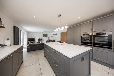 undefined, Hever Avenue, Sevenoaks TN15