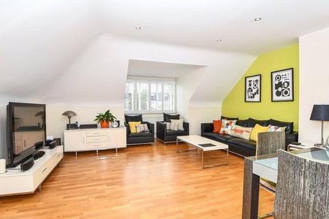 2 bedroom flat for sale, Ashbourne Lodge, Palmers Green, London N13