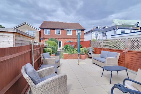 Obelisk Road, Woolston