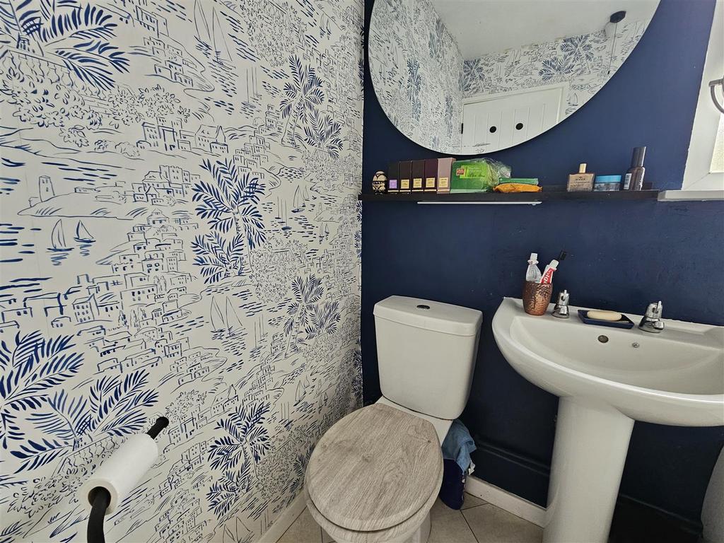 BATHROOM (1).jpg