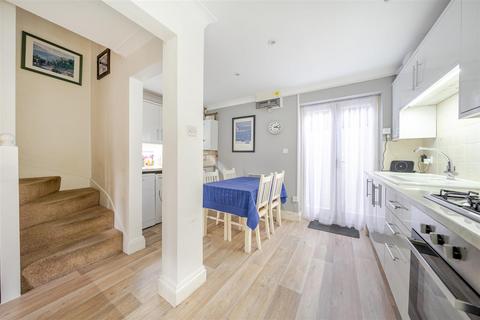 undefined, Weyview Close, Guildford