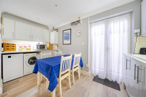 undefined, Weyview Close, Guildford