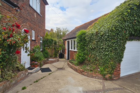 4 bedroom detached house for sale, Weelsby Road, Grimsby DN32